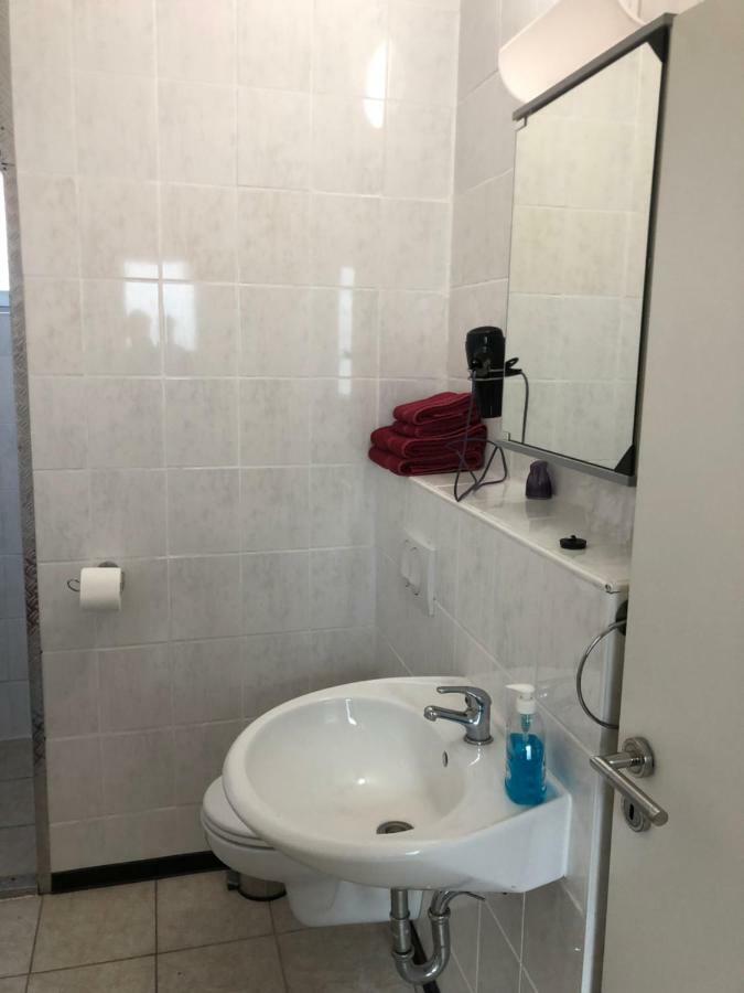 Einfache Monteurwohnung Mit Wlan Und Sat Tv, Netflix Frankweiler Bagian luar foto